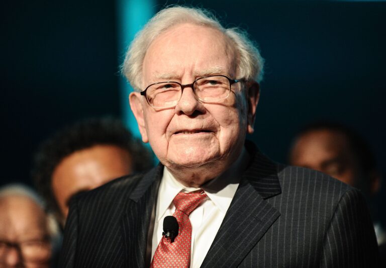 6.1 Warren Buffett 768x535